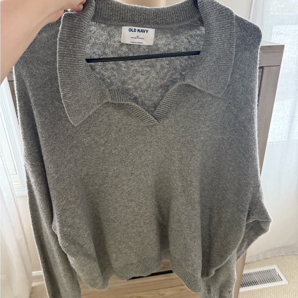 Old Navy Women's V-Neck Sweater in Heather Gray - Picture 4 of 4